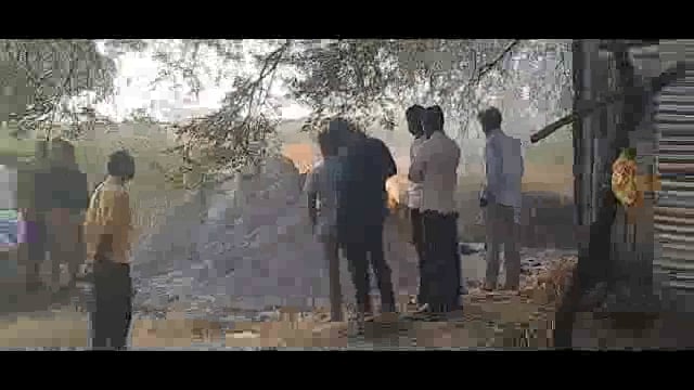 शेकापूर येथे अज्ञाताने शेतकऱ्यांच्या दोन बनमी पेटवून दिल्या,शेतकऱ्यांचे मोठे नुकसान