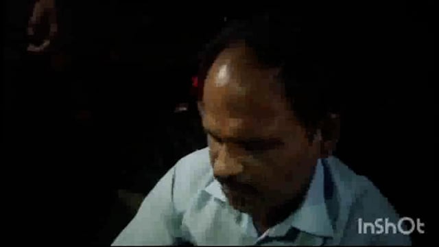 मथुरा के गोवर्धन जचोदा चौराहे के पास ओवरलोड टेंपो सवारी से भरा हुआ पेड़ से टकराया सवारियां हुई घायल