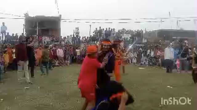 इटियाथोक बाजार में चल रही रामलीला के अंतिम दिन रावण दहन का मंचन किया गया जिसमें रावण के पुतले को जलाया गया