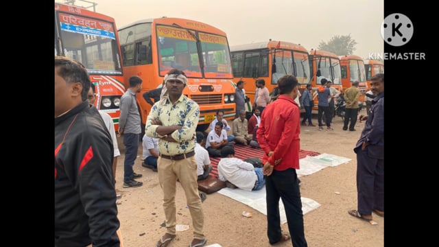 आई एसबीपीटी आगरा में अनुबंधित बस के मालिकों ने की हड़ताल ड्राइवर और कंडक्टर बैठे हड़ताल पर