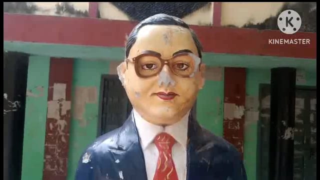 सूरजगढ़ा-असामाजिक तत्वों के द्वारा बाबा साहेब भीमराव अंबेडकर की प्रतिमा को किया गया तोड़फोड़।