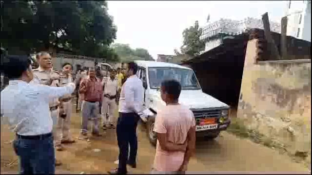  वार्ड नंबर 10 स्थित अवैध रूप से संचालित चमड़ा  गोदाम की शिकायत पर  प्रखंड स्तरीय पदाधिकारीयों ने संयुक्त रूप से की जांच