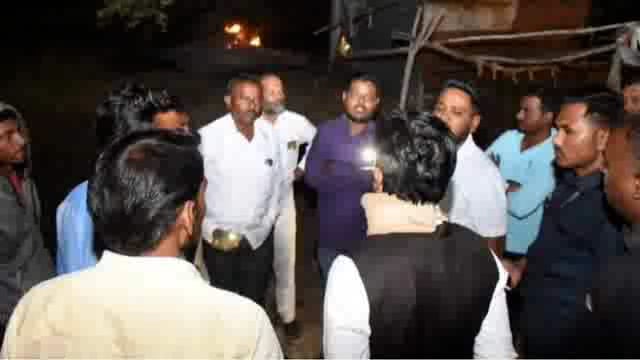 शेकापूर येथे नुकसान ग्रस्त शेतकऱ्यांची कॅबिनेट मंत्री संजय बनसोडे यांनी केली पाहणी