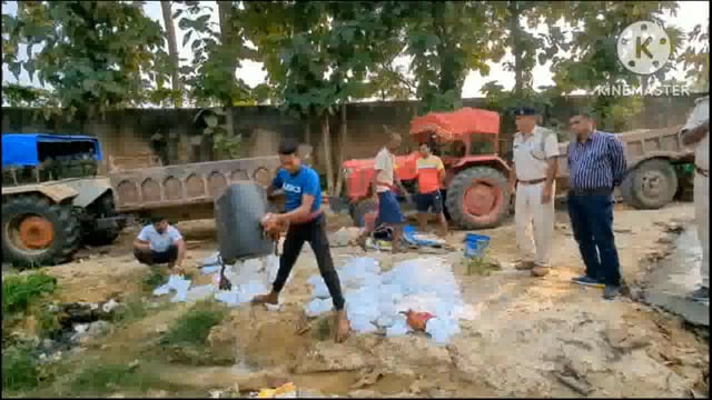 सिरदला थाना परिसर में 698 लीटर महुआ शराब का किया गया विनिष्टिकरण