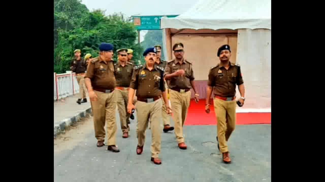 अयोध्या में आयोजित दीपोत्सव उत्सव कार्यक्रम की दृष्टिगत गोंडा अयोध्या सीमा सीमा पर सुरक्षा व्यवस्था का डीआईजी ने किया 
