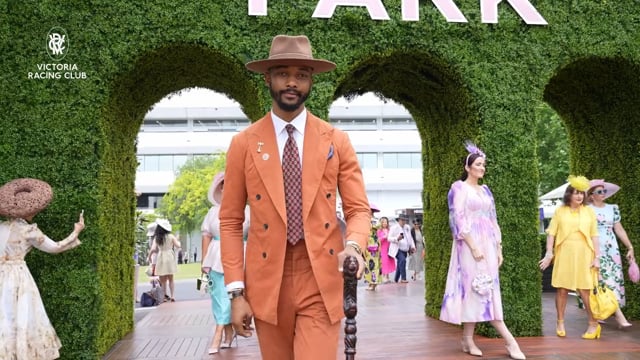 Fashionable arrivals on Kennedy Oaks Day