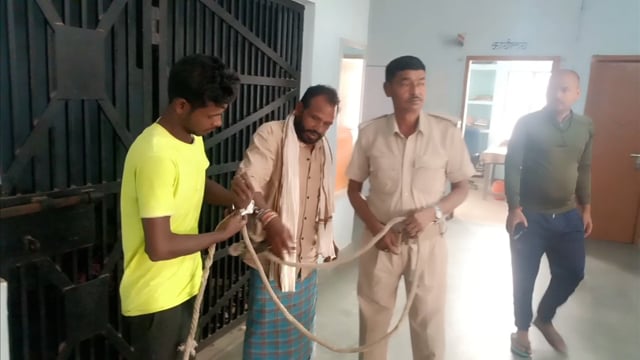 सूर्यगढ़ा थाना पुलिस के द्वारा दो शराबी को  नशे में गिरफ्तार कर पुलिस हिरासत में न्यायालय में पेशी के लिए भेजा गया लखीसर