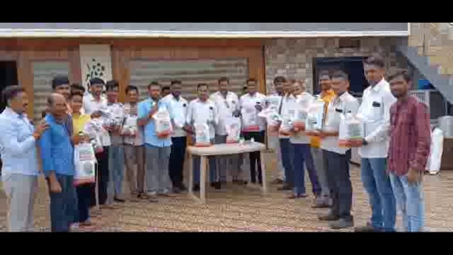 तीवटग्याळ येथे 25 अल्पभूधारक शेतकऱ्यांना रब्बी हंगामासाठी बियाणे व औषध वाटप