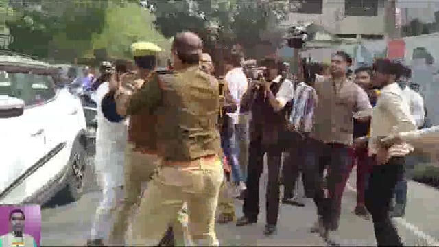 Kanpur DAV college mein baval SP Ko Diya Dhakka hue chotil