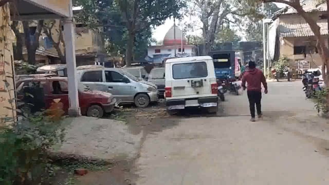 पुनपुन के केवड़ा गांव के पास बाइक छोड़कर फरार हुए बदमाश