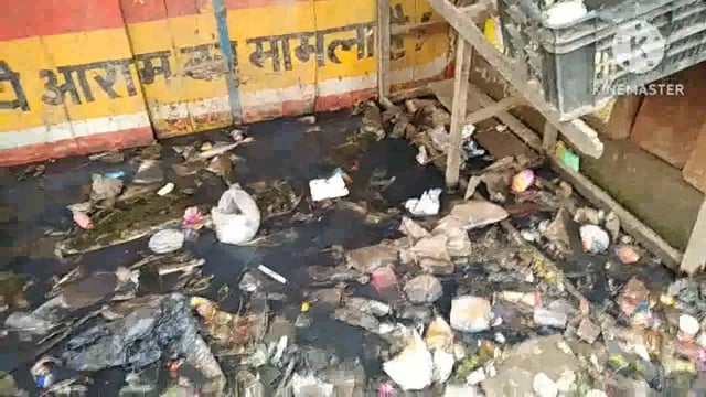 सिरदला फूल बागान चौक के समीप रोड पर बह रहा है, गंदे नाली का पानी, दुकानदार हो रहे है परेशान