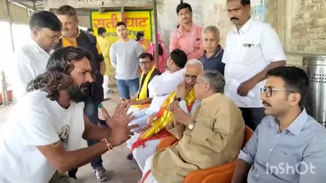 मथुरा में आगामी एवं द्वितीय पर्व को लेकर घाटों का निरीक्षण करने पहुंचे महापौर व नगर आयुक्त