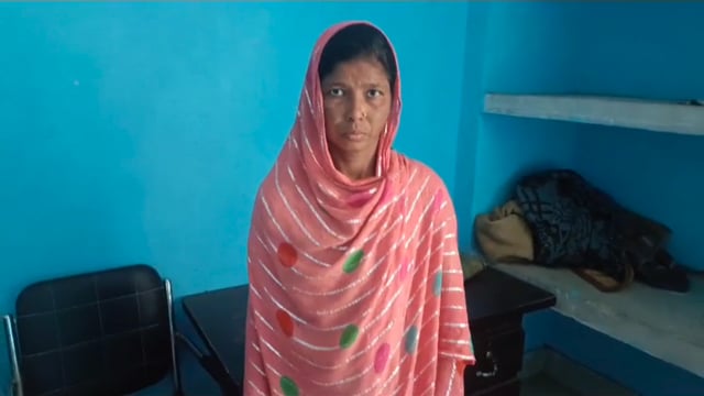 हत्या के आरोपी नयागांव निवासी रियाज अंसारी की पत्नी जसीमा खातून को पुलिस ने गिरफ्तार कर जेल भेज दिया