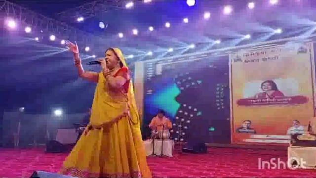 विजेथुआ महोत्सव में पहले दिन पहुंची मालिनी अवस्थी, उनके गीतों पर झूमे श्रोता