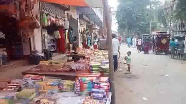 थरथरी प्रखंड के थरथरी बजार एबं खरजम्मा बजार मे धनतेरस को लेकर भारी भीड़ देखने कोई मिला 