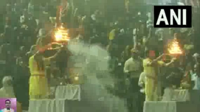 Ayodhya Mein Sarju Nadi Ke Tat per ki Gai Sarju Man Ki Aarti Bhari sankhya Mein log vahan maujud Rahe