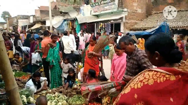 धनतेरस पर प्रखंड क्षेत्र के बाजारों में खरीदारों की उमड़ी भीड़, जमकर हुई खरीदारी
