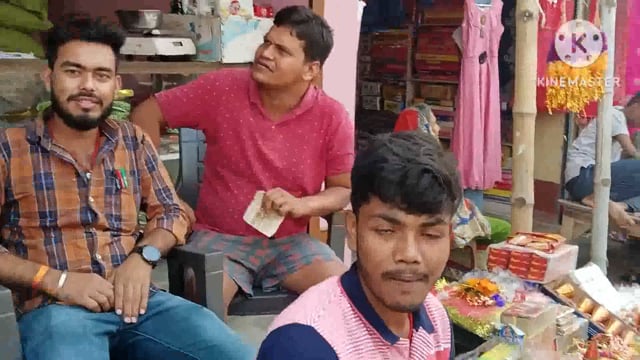 धनतेरस को लेकर फुल्लीडुमर प्रखंड के विभिन्न बाजारों में उमड़ी ग्राहकों की भीड़, जमकर हुई खरीदारी