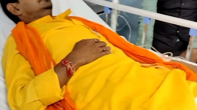 मथुरा में अन्न छोड़ने पर श्री कृष्ण जन्मभूमि केस के पत्रकार दिनेश शर्मा की हालत बिगड़ी अस्पताल में कराया भर्ती
