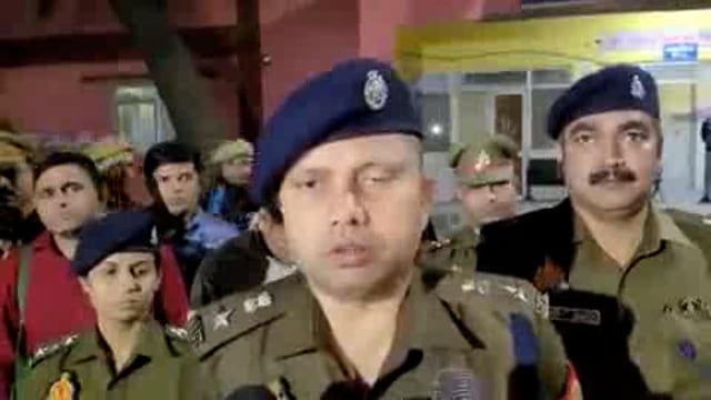 मथुरा में पुलिस एनकाउंटर में 50 हजार का इनामी फारुख मारा गया। कुछ दिन पहले घर में घुसकर व्यापारी की पत्नी कल्पना 
