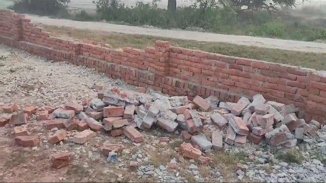 बाघराय थानाक्षेत्र के देवगलपुर में शरारती तत्वों ने प्राथमिक विद्यालय की बाउंड्री को किया ध्वस्त ग्राम प्रधान ने दीतहरीर