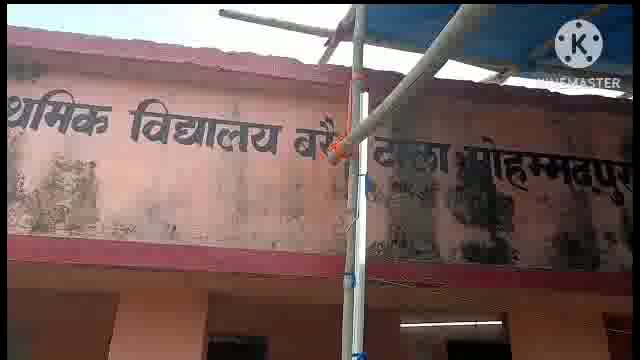 सूरजगढ़ा -विद्यालय प्रधान के द्वारा बच्चों को नाव दुर्घटना एवं पानी में डूबने से बचाव को लेकर बताए गए उपाय।