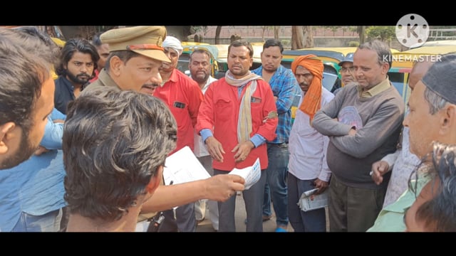 यातायात महा नवंबर 2023 के अंतर्गत आज दिनांक 13 11 2023 को कमिश्नरेट आगरा में विभिन्न चौराहों पर ऑटो रिक्शा अन्य वाहन चाल