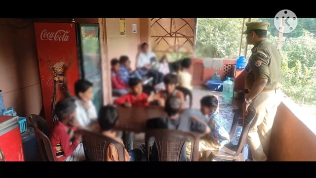 उत्तर प्रदेश सरकार द्वारा मिशन शक्ति अभियान PS4 के अंतर्गत चलाए जा रहा बाल अधिकार सप्ताह में आगरा पुलिस द्वारा गरीब महिल