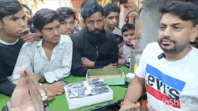 मथुरा में मंडी चौराहे के पास हाईवे प्लाजा के सामने जसवंत टेलीकॉम दीपावली त्यौहार पर गेम करा दे रहा है बेहतरीन पुरस्कार