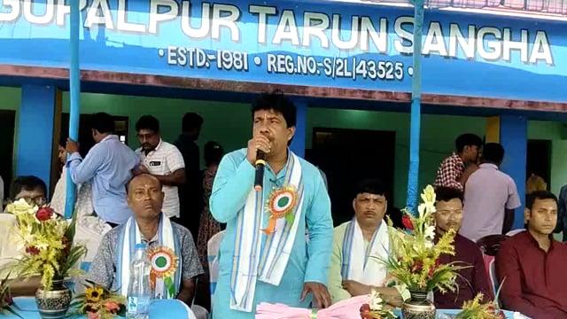   গোপালপুর তরুণ সংঘের পরিচালনায় এদিন রক্তদান শিবির অনুষ্ঠিত হচ্ছে উপস্থিত সম্মানীয় উত্তম বারিক মহাশয়