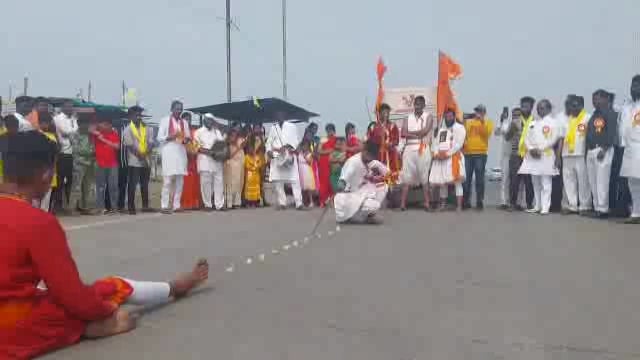 लहुजी साळवे जयंती निमित्त शहरात कलावंतानी सादर केले विविध प्रकारचे प्रात्यक्षिक