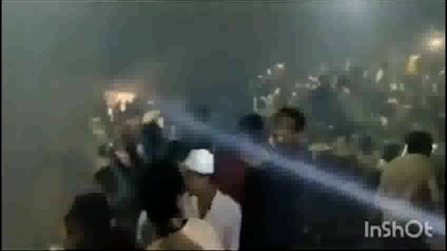 सलमान खान के चाहने वालों ने मालेगांव में सिनेमा हॉल के अंदर पटाखे फोड़े जिससे भगदड़ जैसी स्थिति पैदा हो गई