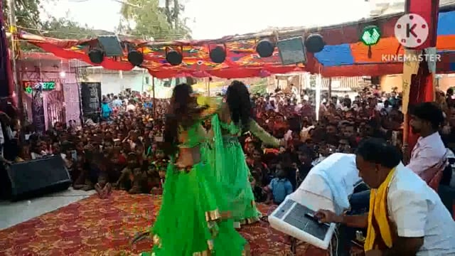 महूँगाय गांव में लक्ष्मी पूजा के अवसर पर सांस्कृतिक कार्यक्रम कर किया गया मेले का आयोजन