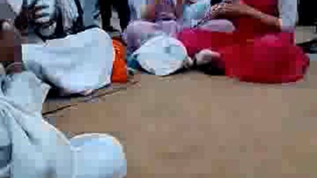 गिरिराज तलहटी गोवर्घन में प्रभु के गुणगान करते  भक्त