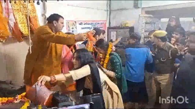 महाराष्ट्र के उपमुख्यमंत्री देवेंद्र फडणडीज पहुंचे गोवर्धन गिरिराज महाराज की शरण में