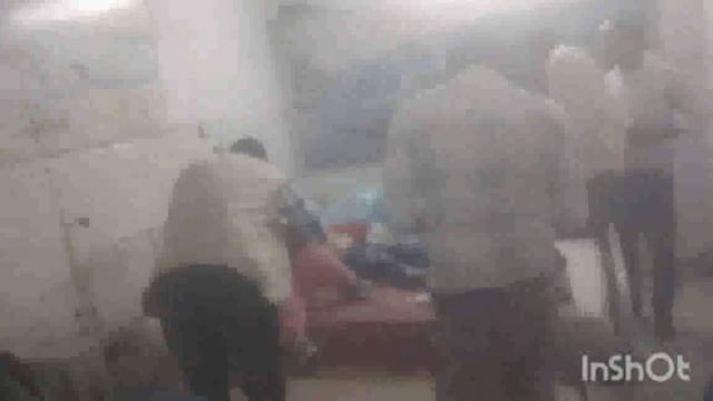 मथुरा टाउनशिप आजमपुर कॉलोनी से आगरा जा रहे मोटरसाइकिल से फरह ब्लॉक के पास हुई दुर्घटना पति पत्नी वह तीन बच्चे