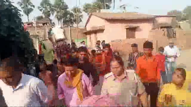 अमीनपुर गांव में शराब के नशे में धुत युवक ने घर में घुस मचाया उत्पात ग्रामीणों ने बनाया बंधक पुलिस ने लिया हिरासत में