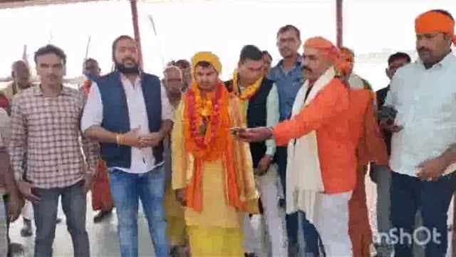 मथुरा श्री कृष्ण जन्मभूमि के पक्षकार दिनेश शर्मा फलारी का इलाहाबाद में हुआ जोरदार स्वागत