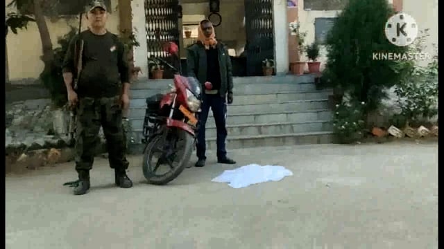 पुलिस ने 16 लीटर महुआ शराब के साथ एक बाइक समेत एक धंधे बाज को किया गिरफ्तार