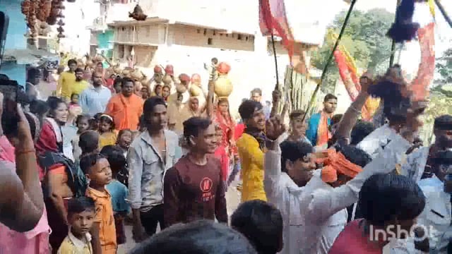 छठ पूजा को लेकर निकाली डुमरिया में  कलश शोभा यात्रा, श्रद्धालु उत्तेजित