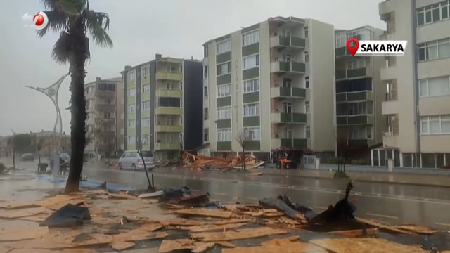 Şiddetli Fırtına Karasu Sahilini Yıktı Geçti