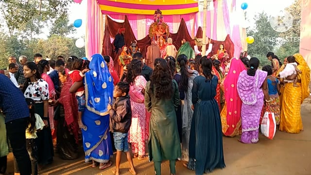 भगवान भास्कर की प्रतिमा स्थापित कर की गई पूजा अर्चना, दर्शन को श्रद्धालुओं की उमड़ी भीड़, आज रात होगा जागरण का प्रोग्राम