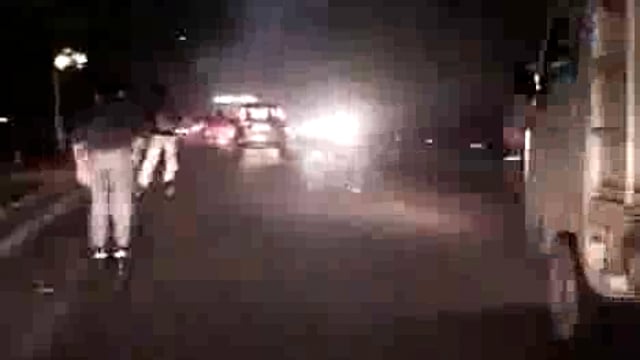 सिविल लाइन मथुरा रोड पर मौत का स्टंट करके दो युवकों का वीडियो हुआ वायरल