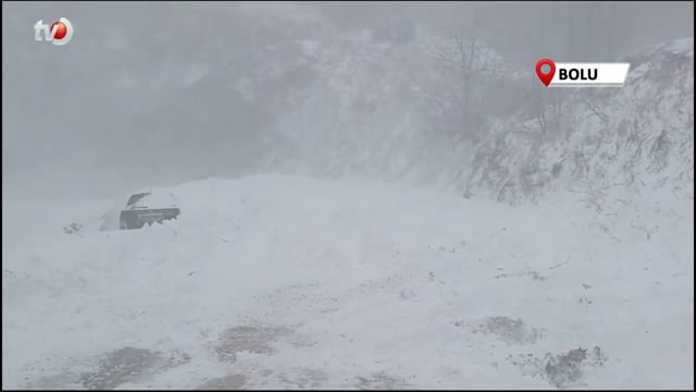 Karda Yolda Mahsur Kalan 4 Kişi Ölümden Döndü