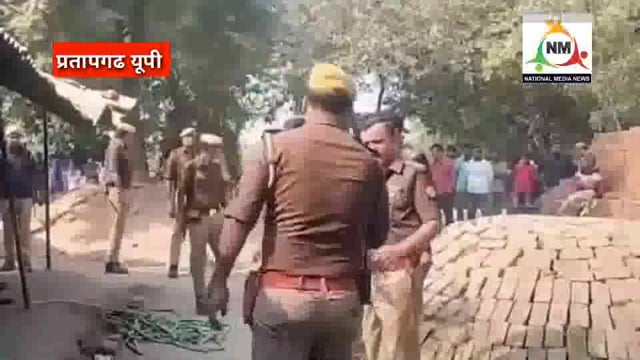 प्रतापगढ  प्रेमिका से मिलने गए प्रेमी का लटकता  मिला शवः परिजनों ने लगाया हत्या का आरोप, युवती के घर में ही मिली लाश