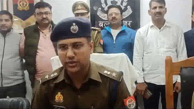 थाना महराजगंज तराई व थाना हरैय्या जनपद बलरामपुर अन्तर्गत हुई घटनाओं का किया गया सफल अनावरण, वांछित 02 अभियुक्त गिरफ्तार।