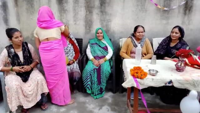 आ. बा. केंद्रों पर बच्चों को मिलेगा गर्म पका भोजन: राया के झंडीपुर में ब्लॉक प्रमुख चंचल चौधरी ने किया योजना का शुभारंभ