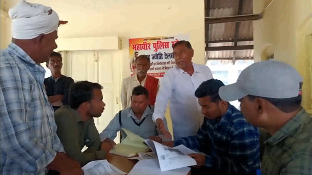 आदर्श थाना सूरजगढ़ा में जमीनी विवाद से संबंधित जनता दरबार का आयोजन किया गया जिसमें एक मामले का निष्पादन किया हुआ।