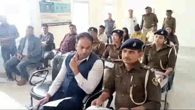 नशा मुक्ति एवं संविधान दिवस को लेकर प्रखंड कर्मियों द्वारा मुख्यमंत्री का उद्वेदन सुन लिया शपथ लोगों को किया जागरूक 