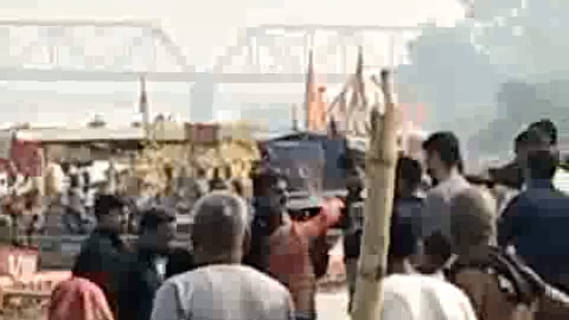 अयोध्या...✍️
श्रद्धालुओं के साथ मारपीट का मामला वीडियो वायरल।